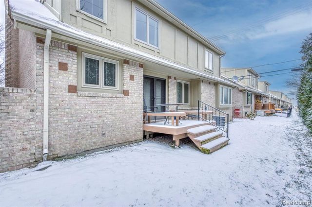 22560 Van Street, Saint Clair Shores, MI 48081