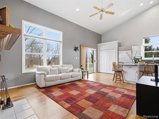 1160 Indianpipe Road, Lake Orion, MI 48360