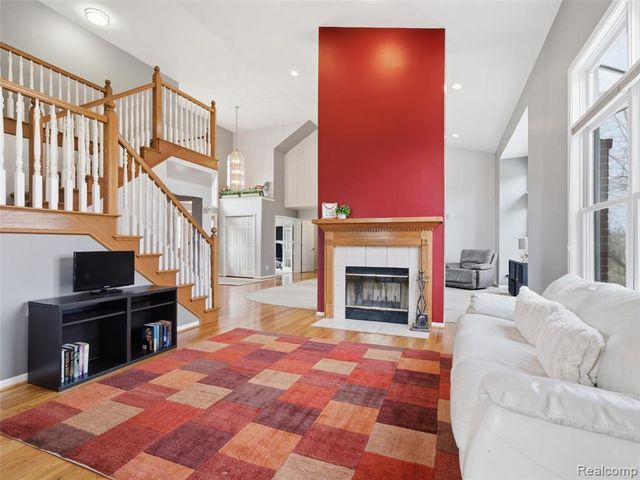 1160 Indianpipe Road, Lake Orion, MI 48360