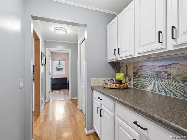 1160 Indianpipe Road, Lake Orion, MI 48360