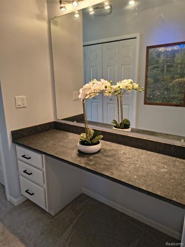 1160 Indianpipe Road, Lake Orion, MI 48360