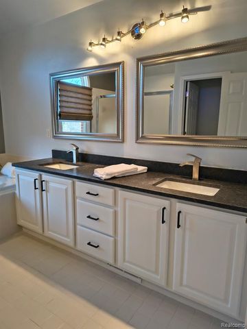 1160 Indianpipe Road, Lake Orion, MI 48360