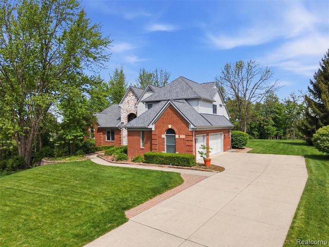 1160 Indianpipe Road, Lake Orion, MI 48360