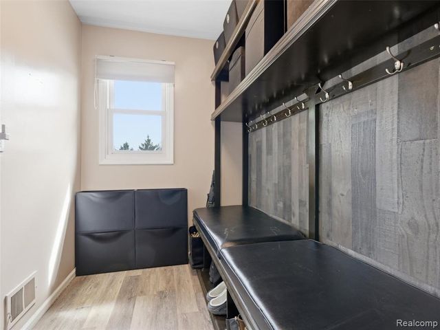 1160 Indianpipe Road, Lake Orion, MI 48360