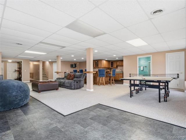 1160 Indianpipe Road, Lake Orion, MI 48360