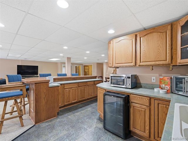 1160 Indianpipe Road, Lake Orion, MI 48360