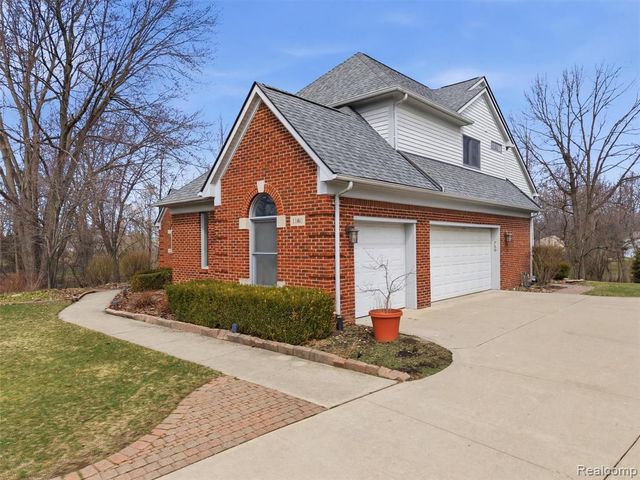 1160 Indianpipe Road, Lake Orion, MI 48360
