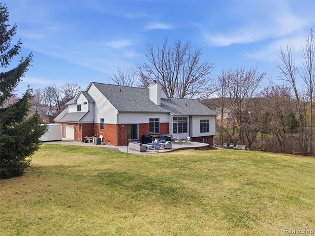 1160 Indianpipe Road, Lake Orion, MI 48360