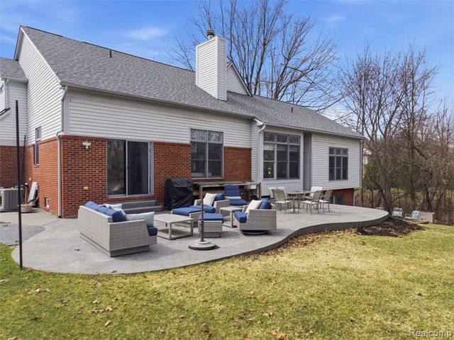 1160 Indianpipe Road, Lake Orion, MI 48360