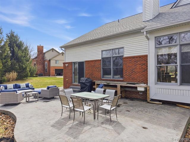 1160 Indianpipe Road, Lake Orion, MI 48360