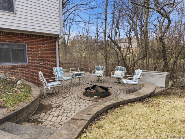 1160 Indianpipe Road, Lake Orion, MI 48360