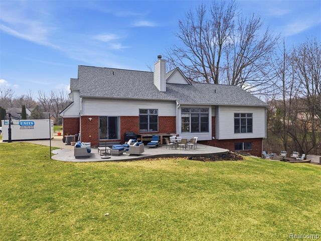 1160 Indianpipe Road, Lake Orion, MI 48360