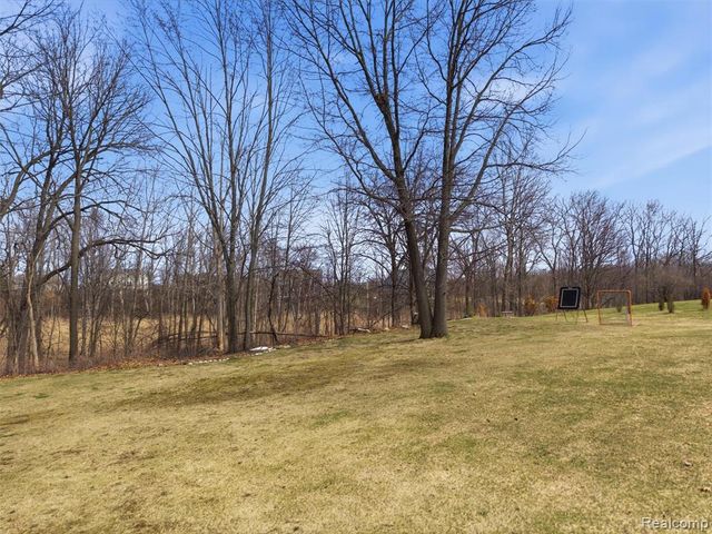 1160 Indianpipe Road, Lake Orion, MI 48360