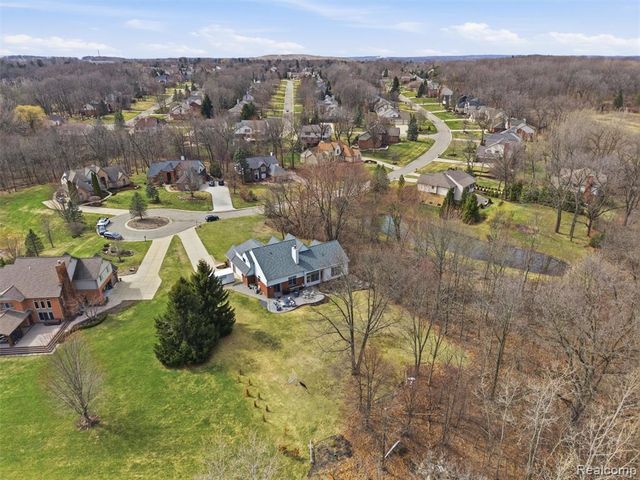 1160 Indianpipe Road, Lake Orion, MI 48360
