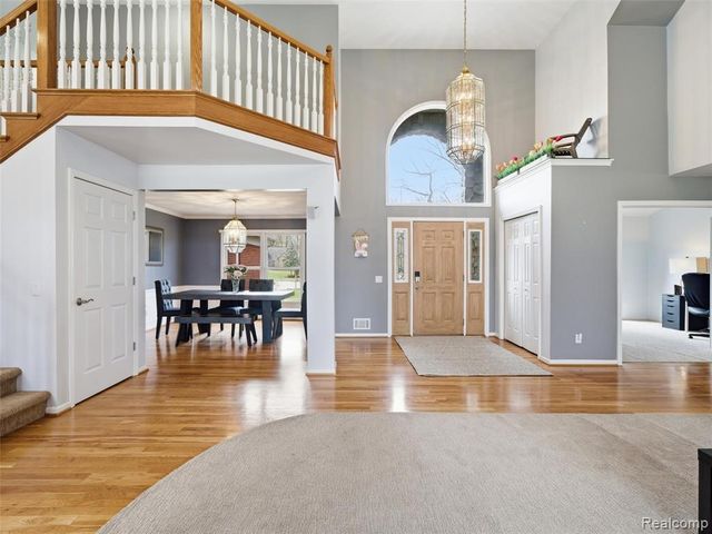 1160 Indianpipe Road, Lake Orion, MI 48360