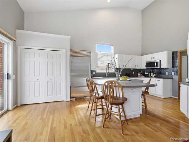 1160 Indianpipe Road, Lake Orion, MI 48360