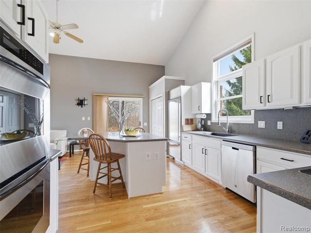 1160 Indianpipe Road, Lake Orion, MI 48360