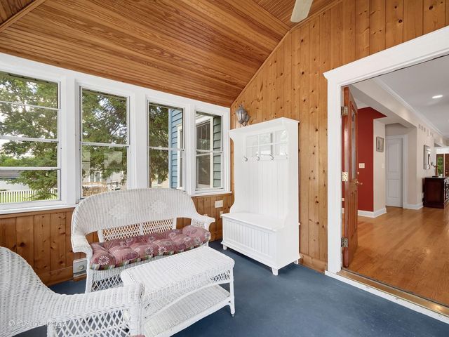 217 S Summit Street, Wheaton, IL 60187