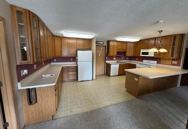 520 S 1st Ave Apt 104, New Hampton, IA 50659