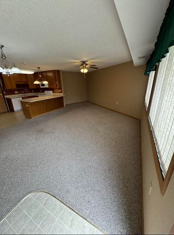 520 S 1st Ave Apt 104, New Hampton, IA 50659