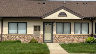 520 S 1st Ave Apt 104, New Hampton, IA 50659