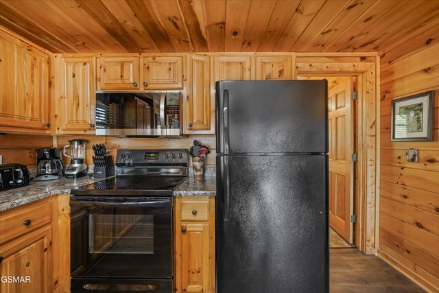 4449 Forest Vista Way, Pigeon Forge, TN 37863