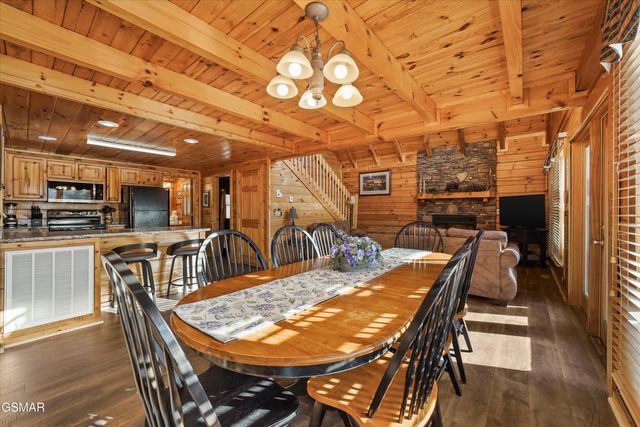 4449 Forest Vista Way, Pigeon Forge, TN 37863