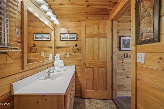 4449 Forest Vista Way, Pigeon Forge, TN 37863