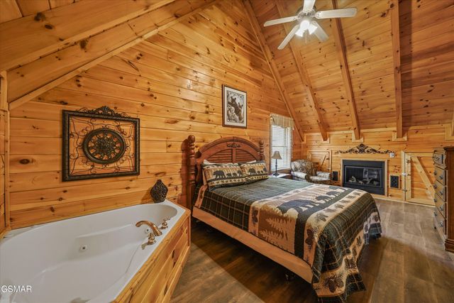 4449 Forest Vista Way, Pigeon Forge, TN 37863