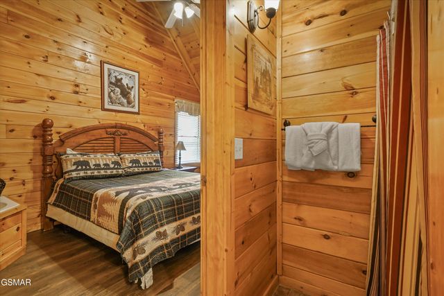 4449 Forest Vista Way, Pigeon Forge, TN 37863