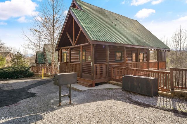 4449 Forest Vista Way, Pigeon Forge, TN 37863