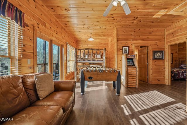 4449 Forest Vista Way, Pigeon Forge, TN 37863