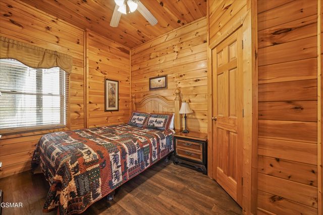 4449 Forest Vista Way, Pigeon Forge, TN 37863