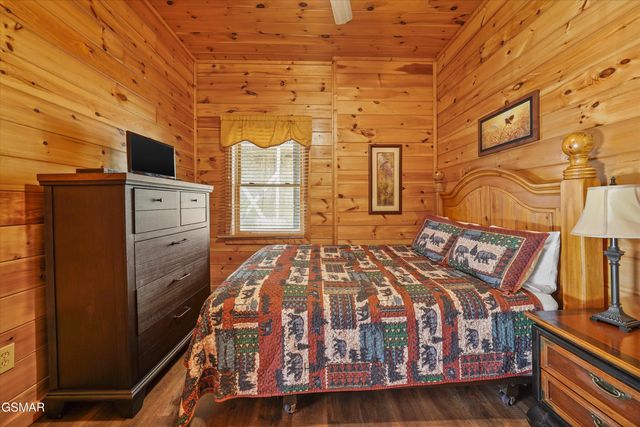 4449 Forest Vista Way, Pigeon Forge, TN 37863