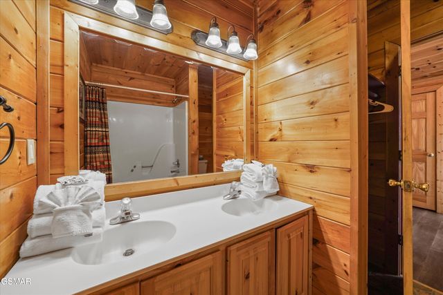 4449 Forest Vista Way, Pigeon Forge, TN 37863