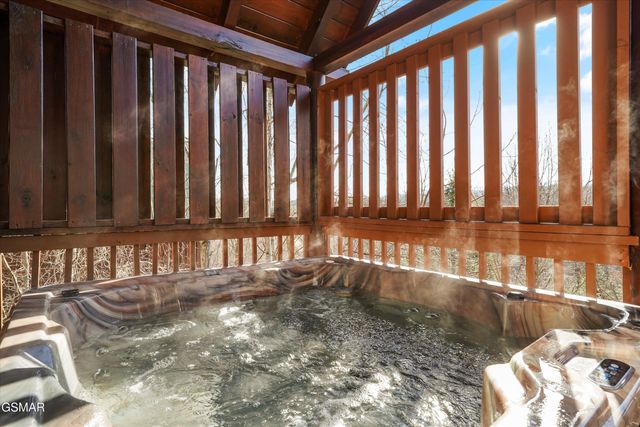 4449 Forest Vista Way, Pigeon Forge, TN 37863