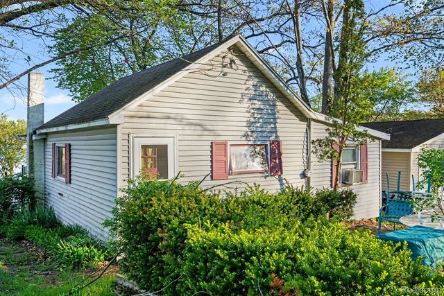60800 Lilly Lake Drive, Newberg Township, MI 49061