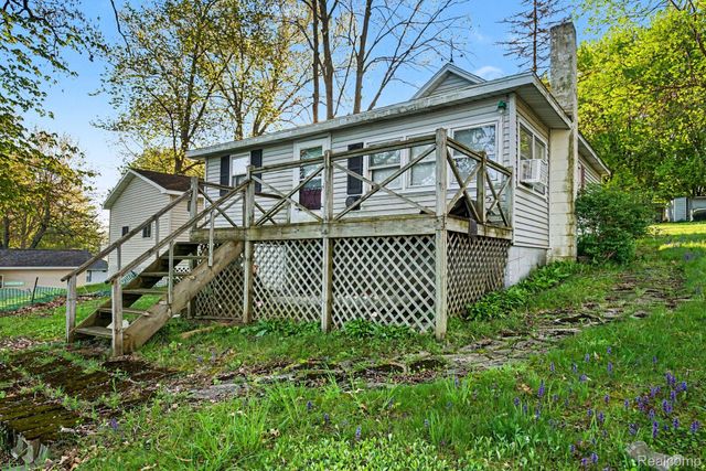 60800 Lilly Lake Drive, Newberg Township, MI 49061