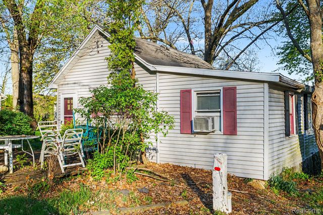 60800 Lilly Lake Drive, Newberg Township, MI 49061