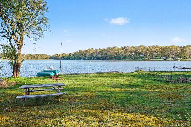 60800 Lilly Lake Drive, Newberg Township, MI 49061