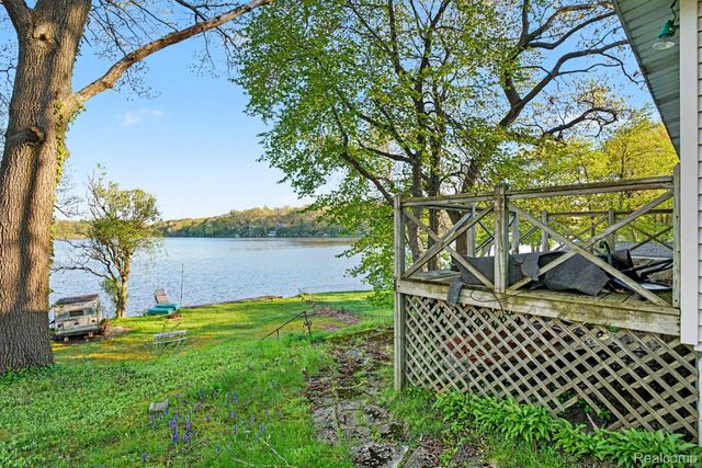 60800 Lilly Lake Drive, Newberg Township, MI 49061