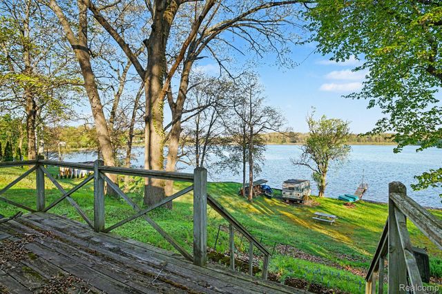 60800 Lilly Lake Drive, Newberg Township, MI 49061