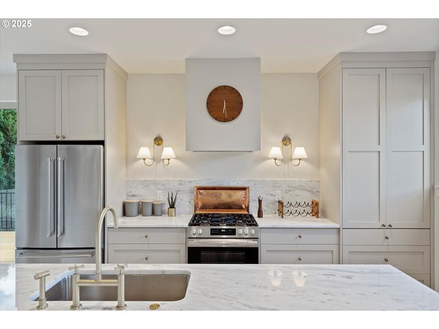 4643 N GANTENBEIN Ave, Portland, OR 97217