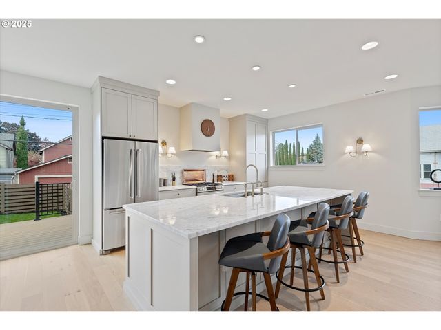 4643 N GANTENBEIN Ave, Portland, OR 97217