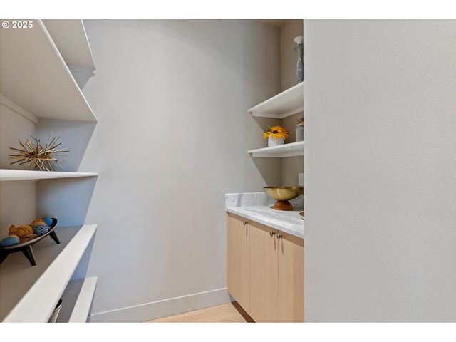 4643 N GANTENBEIN Ave, Portland, OR 97217