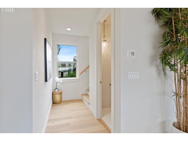 4643 N GANTENBEIN Ave, Portland, OR 97217