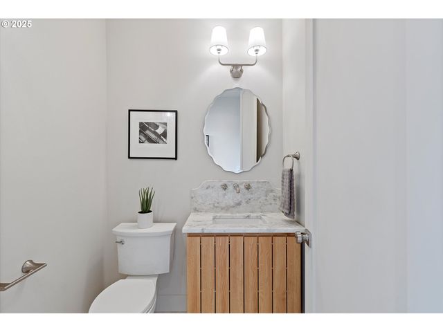 4643 N GANTENBEIN Ave, Portland, OR 97217