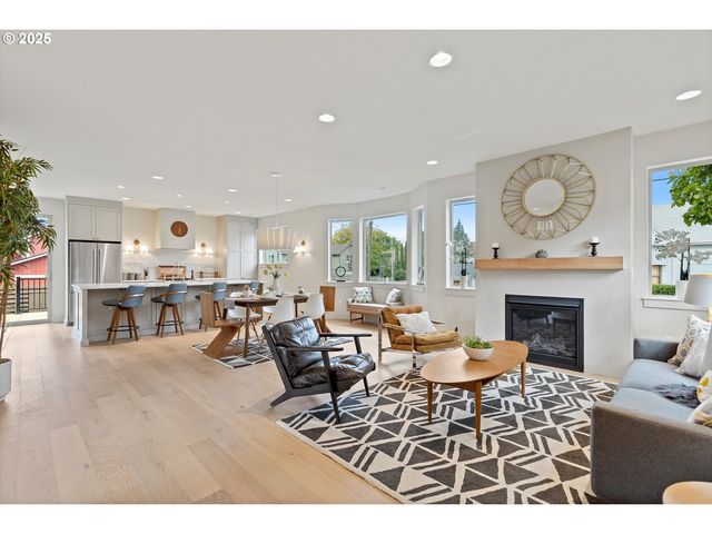 4643 N GANTENBEIN Ave, Portland, OR 97217