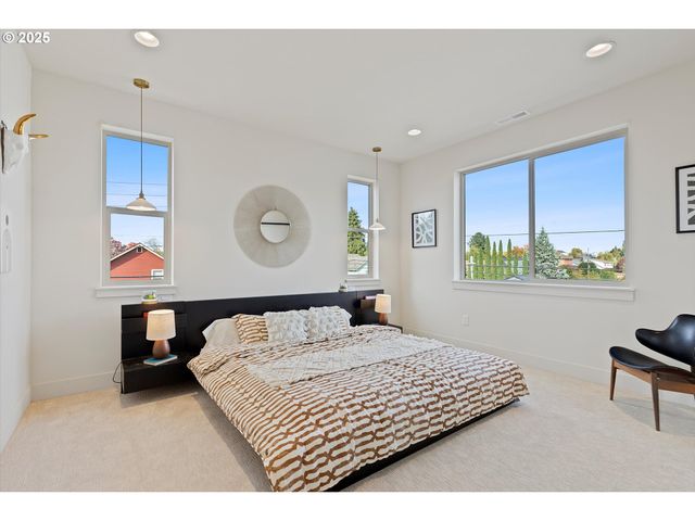 4643 N GANTENBEIN Ave, Portland, OR 97217