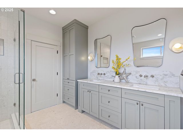 4643 N GANTENBEIN Ave, Portland, OR 97217